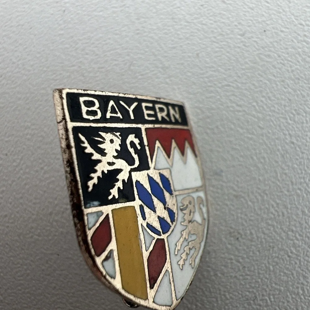 Vintage Bayern Bavaria Coat of Arms Hat Lapel Pin Pinback Germany Oktoberfest